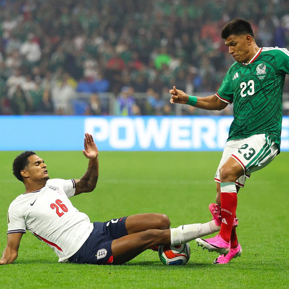 Cruce del Vasco Aguirre y México desgarrado; Inglaterra emula a Honduras y Costa Rica