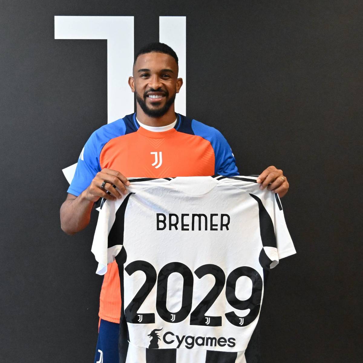 Nico Williams decidió su futuro y Atlético de Madrid agita el mercado de fichajes; Mourinho “llama” a una figura del Barça