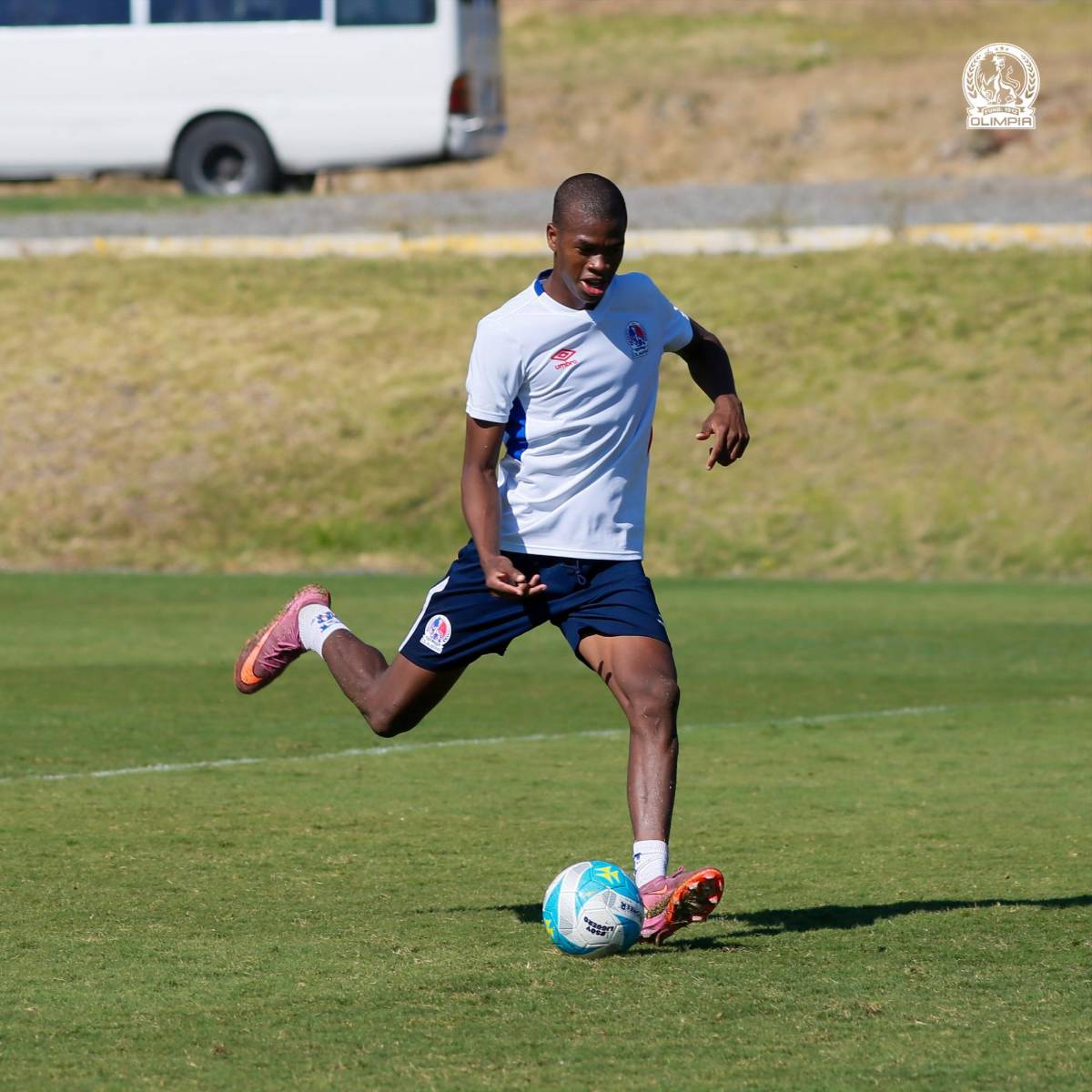 ¡Uno más a la lista! Eduardo Espinel sigue con la línea de potenciar y debutar jóvenes en el Olimpia