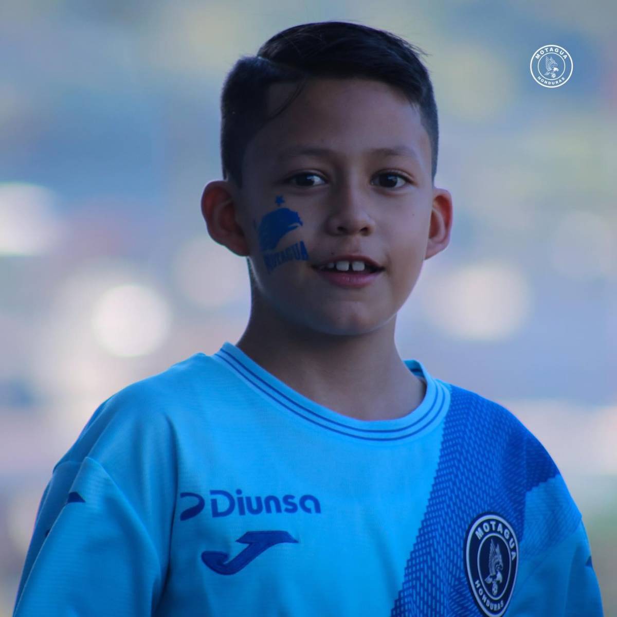 ¿Qué chicas llamaron la atención en el Motagua vs Águila? Un olimpista se presentó al juego de la Copa Centroamericana