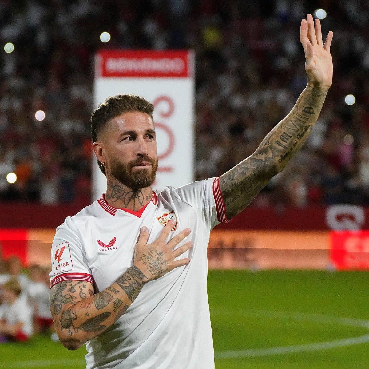 Así fue la emotiva presentación de Sergio Ramos con Sevilla: Sorpresivo mensaje de Modric, motivo de su llanto y Pilar Rubio deslumbra