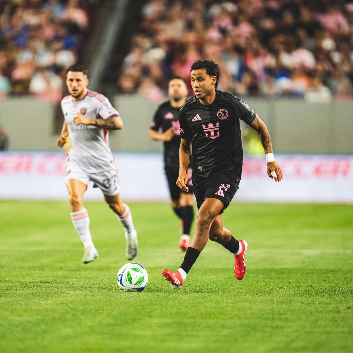 La razón por la que Messi se enojó y discutió con este jugador; el que debutó con Inter Miami y duro rival que viene