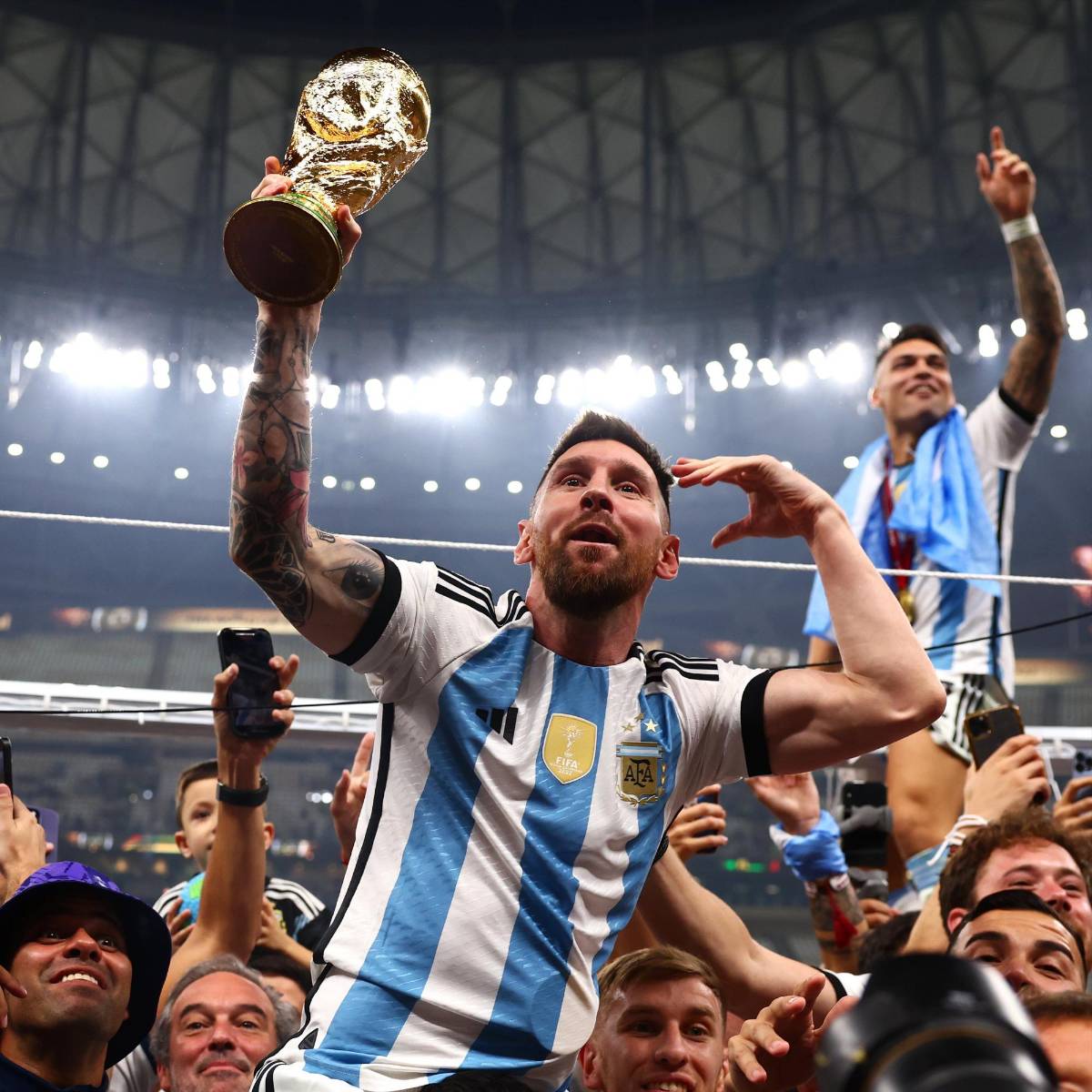 Messi es exaltado: festejo por los aires, Antonella rompe en llanto, hizo recordar a Maradona y el detalle de la camiseta Argentina