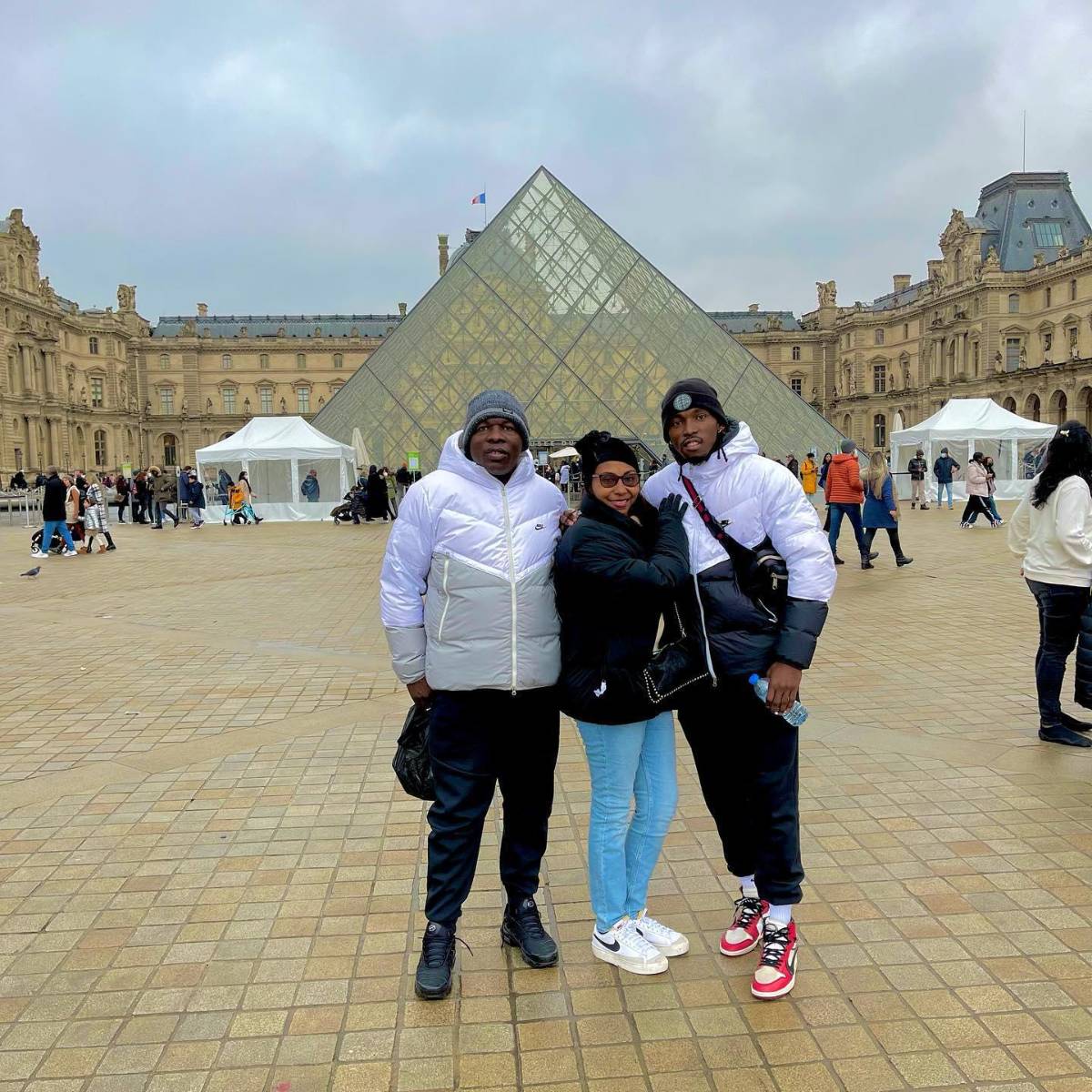 ¡Paseos, amigos y el auto que conduce! Así es la vida del hondureño Alberth Elis en Burdeos