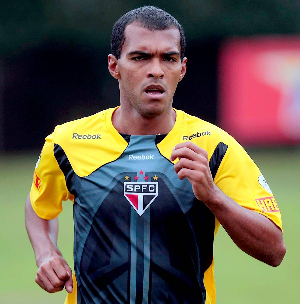 El primer futbolista brasileño en salir del clóset: ‘‘He tenido una relación con un hombre y una mujer; soy bisexual’’