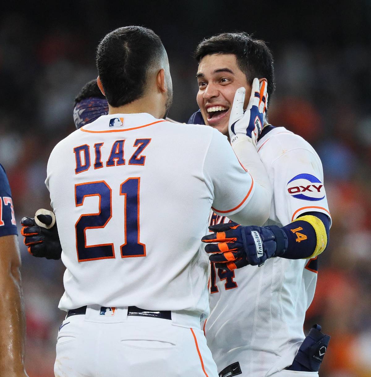 Mauricio Dubón desata la locura en Houston: el tremendo festejo de los Astros con el hondureño tras convertirse en figura