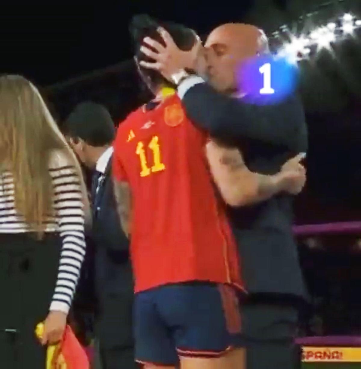 ¿Por qué la besó? Rubiales, presidente de la Federación Española de Fútbol, explica su beso a Jenni Hermoso