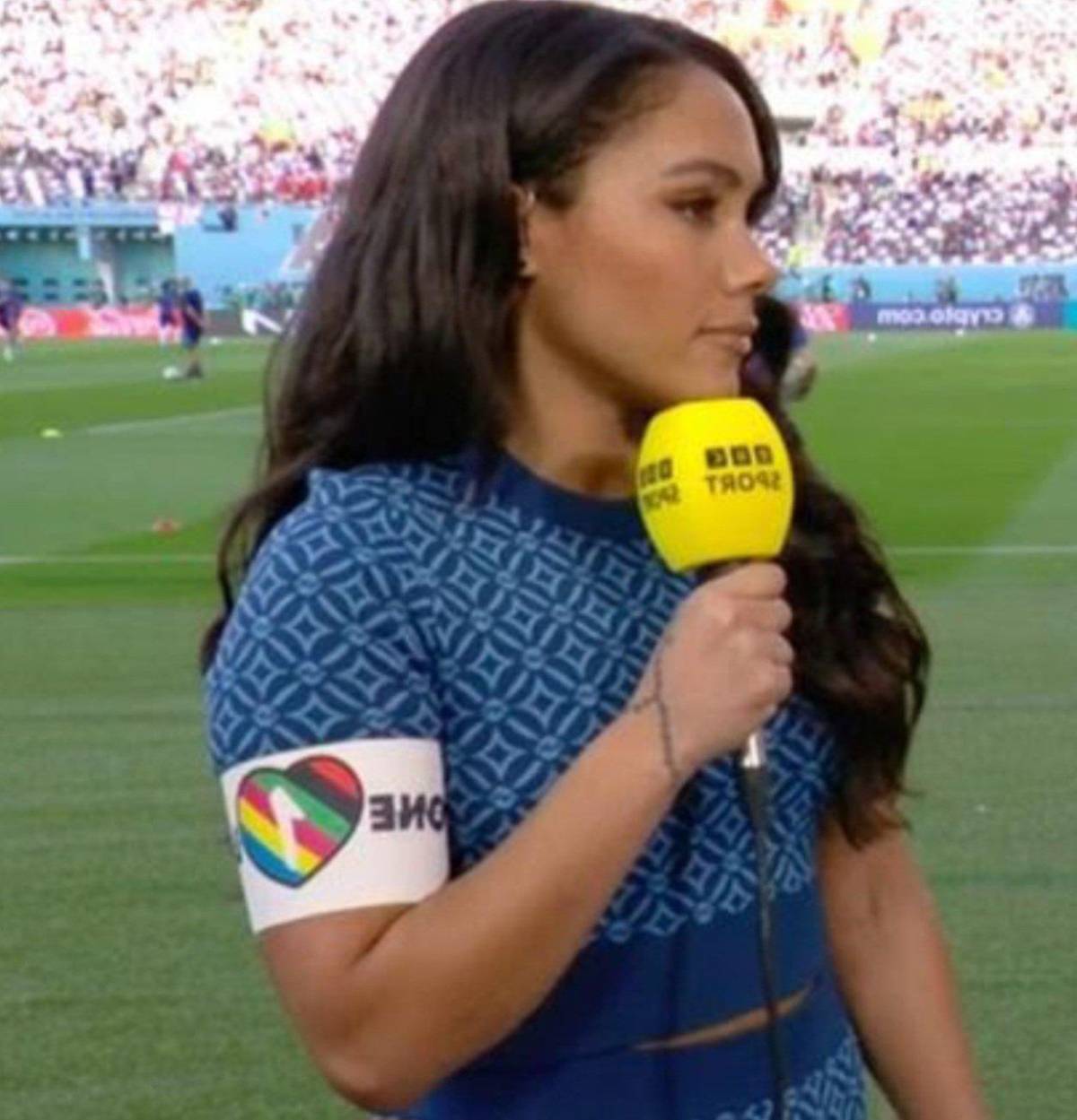 Nadie se atrevió a tanto: Quién es la periodista y exfutbolista que está desafiando las normas del Mundial de Qatar