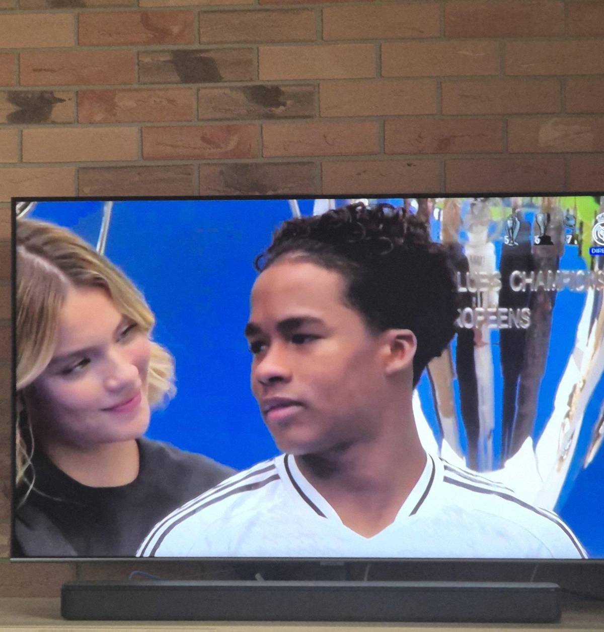 La emotiva presentación de Endrick en Real Madrid: la razón de sus lágrimas y así fue captada su hermosa novia