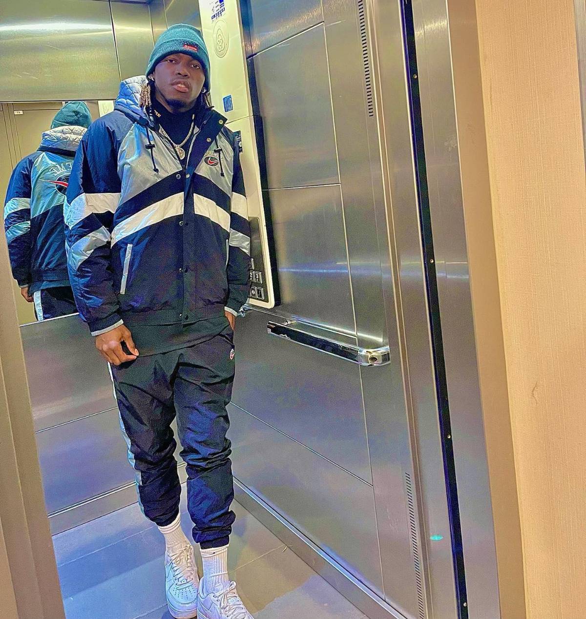 ¡Paseos, amigos y el auto que conduce! Así es la vida del hondureño Alberth Elis en Burdeos