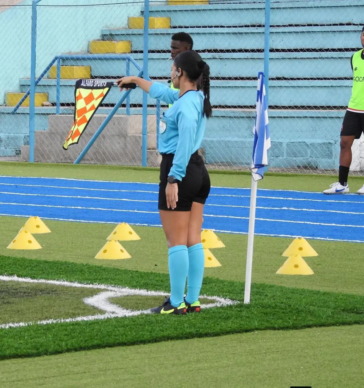 FIFA la premió: así es la guapa árbitra hondureña que cautiva en redes sociales y este es el departamento al que hace feliz