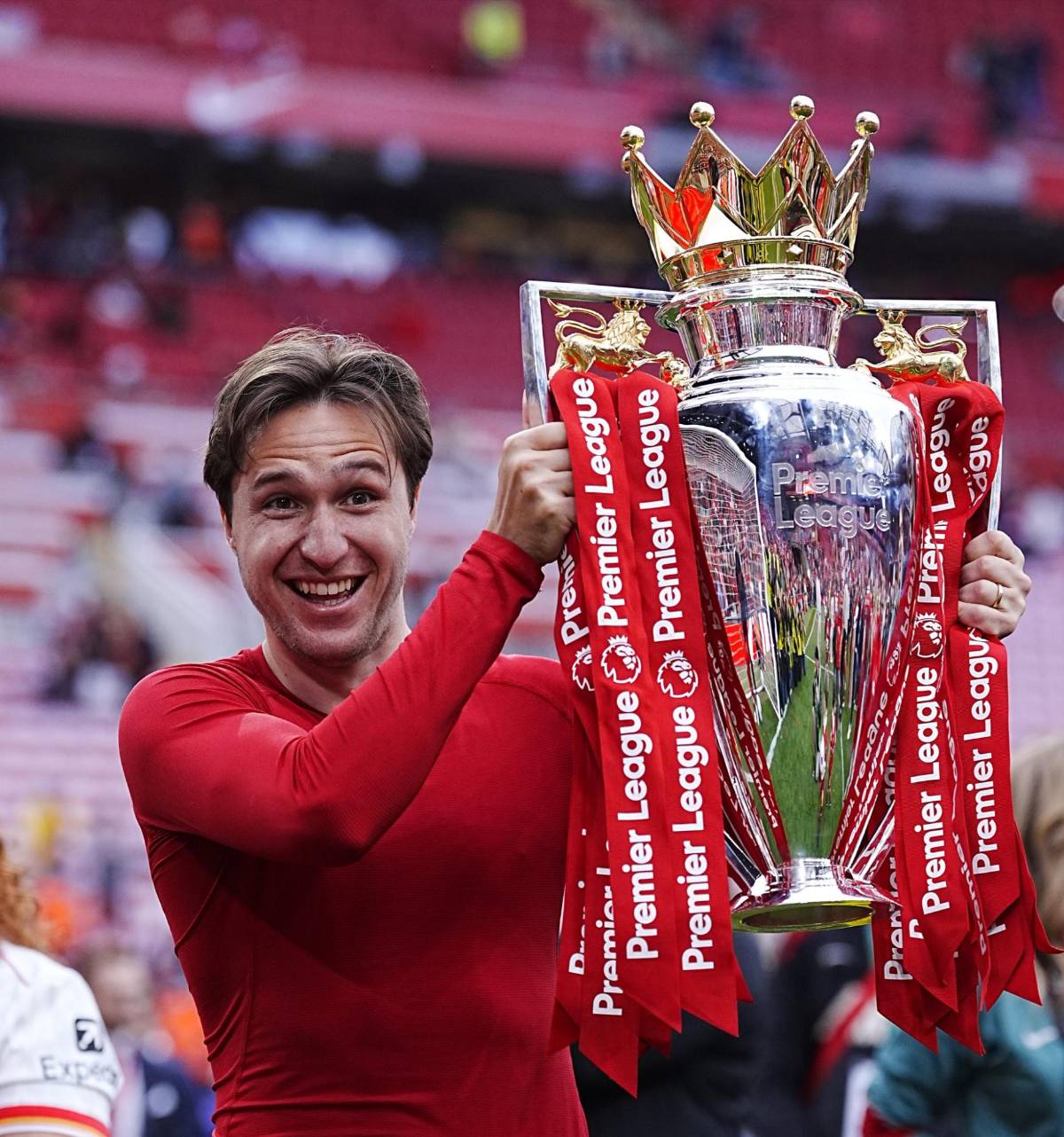 Barrida de Hansi Flick y el '9' que desea jugar en Barcelona; Liverpool alista su tercer fichaje y sorpresa en el Real Madrid