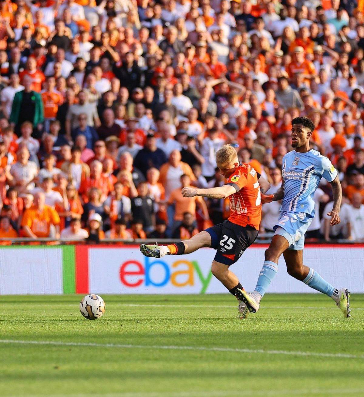 Ingresan por los jardines: Así es el estadio del Luton Town, el nuevo equipo la Premier League ¿Cuánta capacidad tiene?