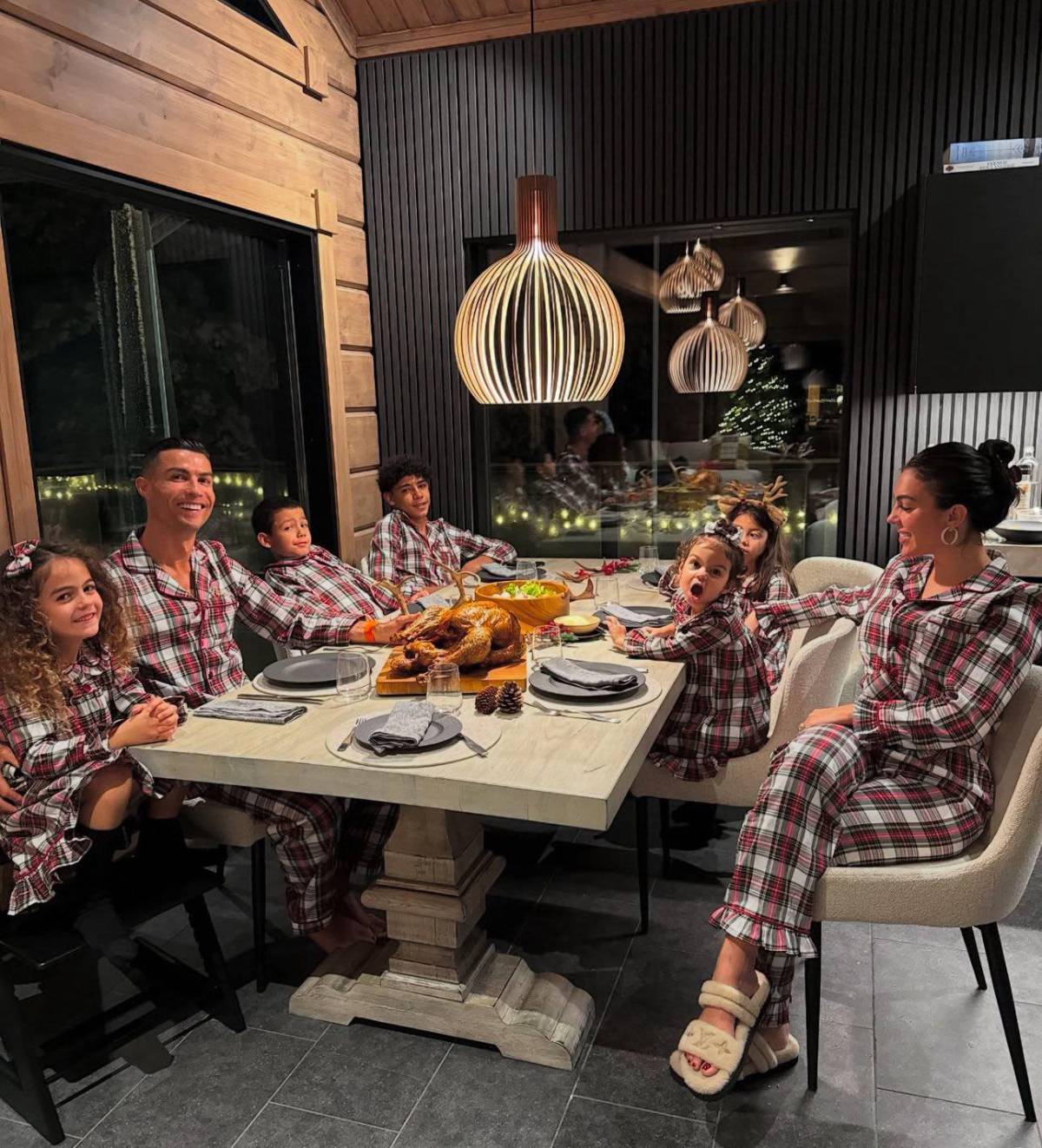 ¿Qué pasó con Messi? Así pasaron la Navidad 2025 los futbolistas: Cristiano Ronaldo fiel a su estilo y Vinicius sorprende