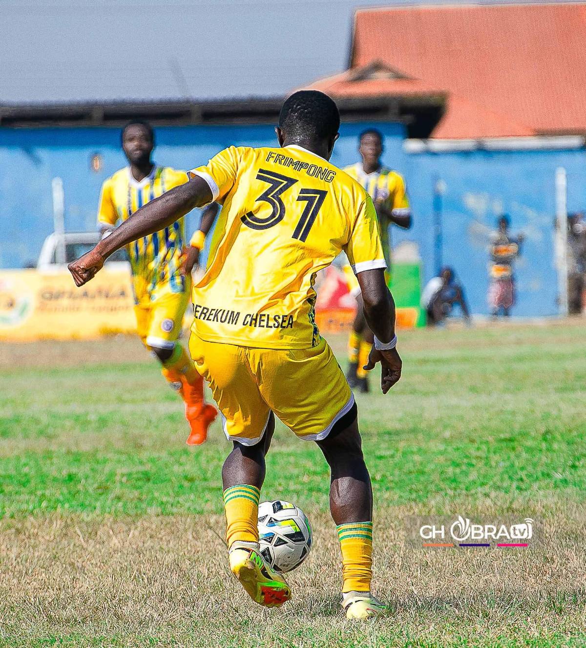Tragedia y conmoción: asesinan al futbolista Dominic Frimpong tras un feroz ataque al bus del equipo
