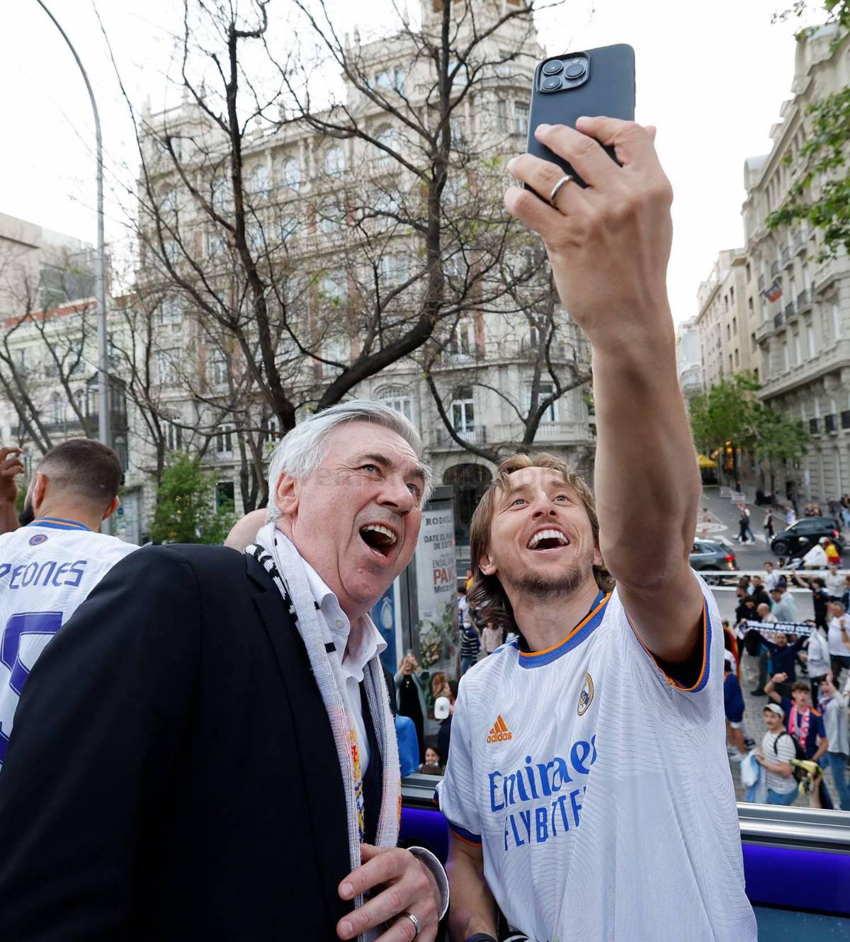 Nuevas fotos del festejo del Real Madrid: Regalo especial para Ancelotti y emotivo abrazo de Florentino Pérez con Marcelo