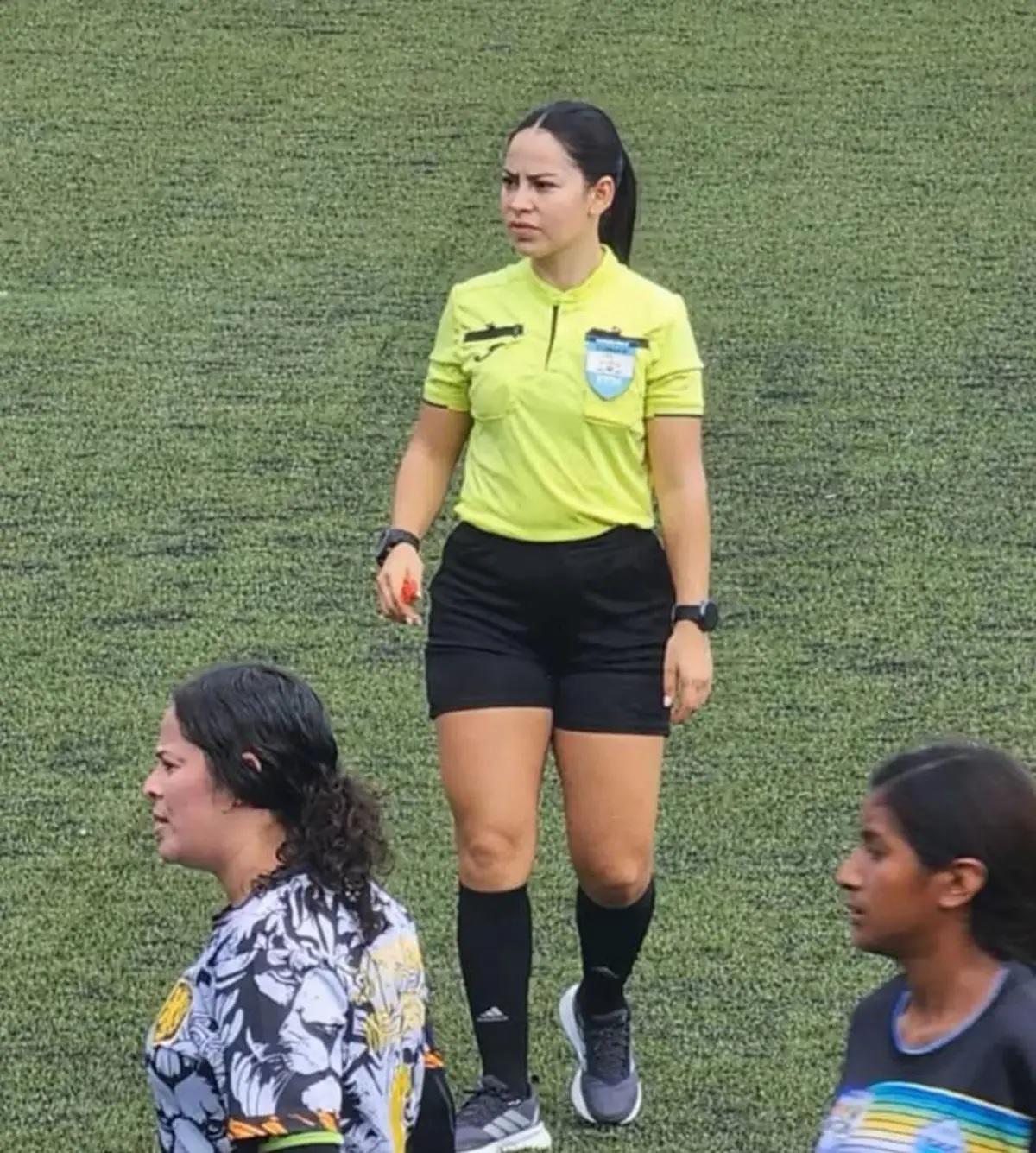 FIFA la premió: así es la guapa árbitra hondureña que cautiva en redes sociales y este es el departamento al que hace feliz