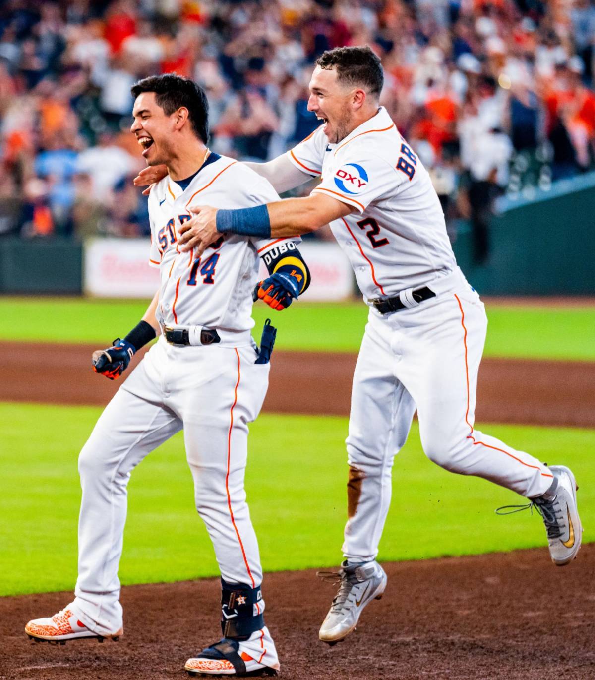 Mauricio Dubón desata la locura en Houston: el tremendo festejo de los Astros con el hondureño tras convertirse en figura