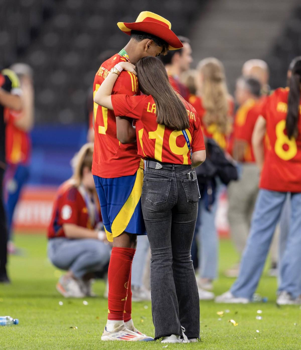 Así es la bella y ‘misteriosa’ novia de Lamine Yamal, la perla de España: ¡captados acaramelados en la Eurocopa!