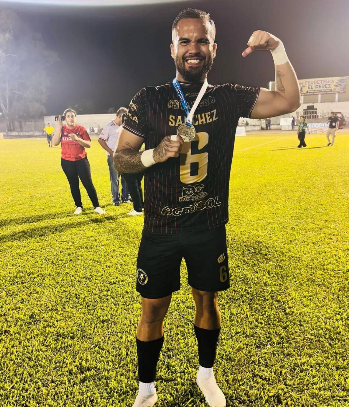 Fichajes: Olimpia sorprende con el jugador que inició negociaciones, Motagua quiere pescar en Victoria y Real España amarra contratación