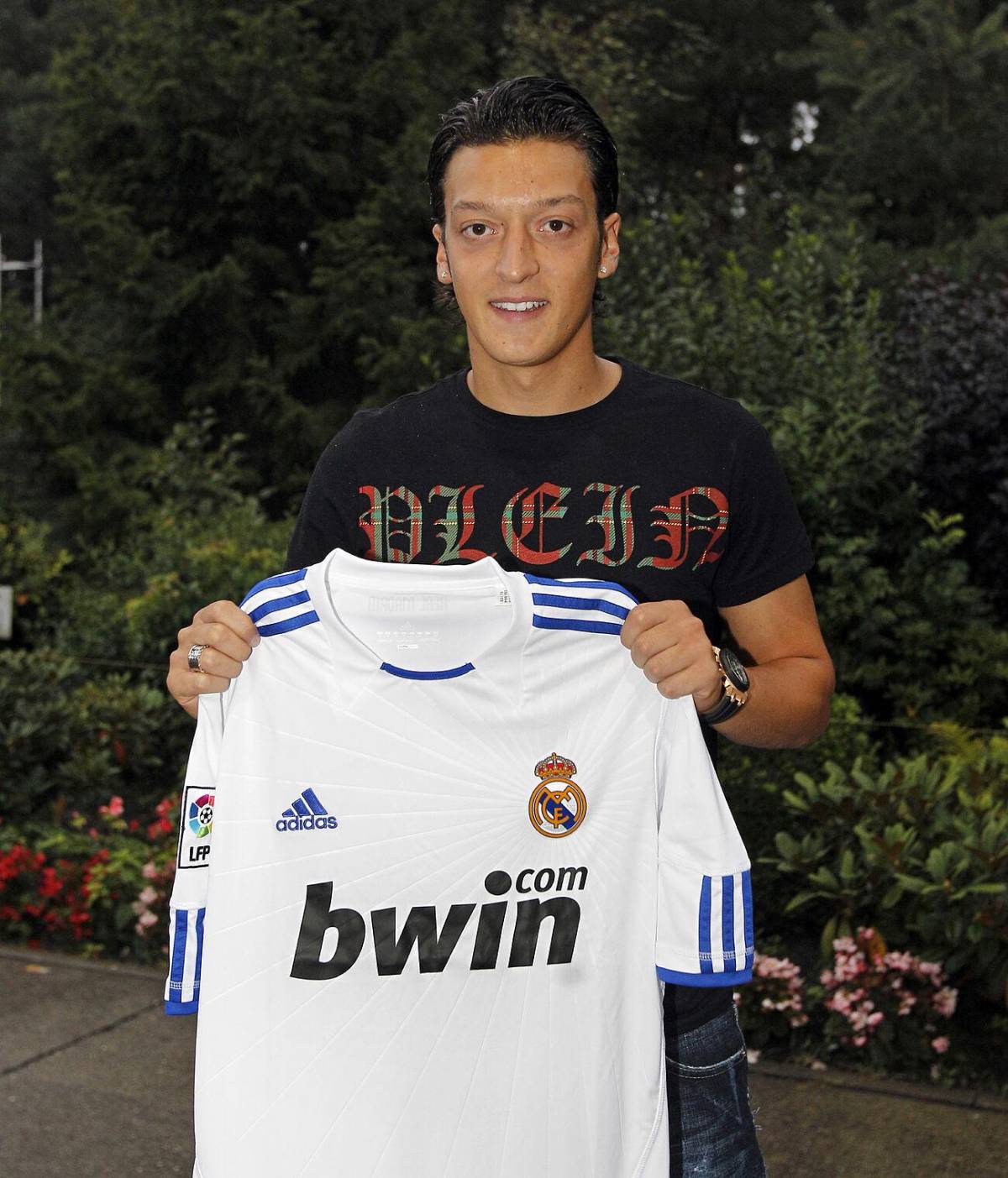 “Está hecho una bestia”: la tremenda transformación física de Mesut Özil tras el retiro del fútbol