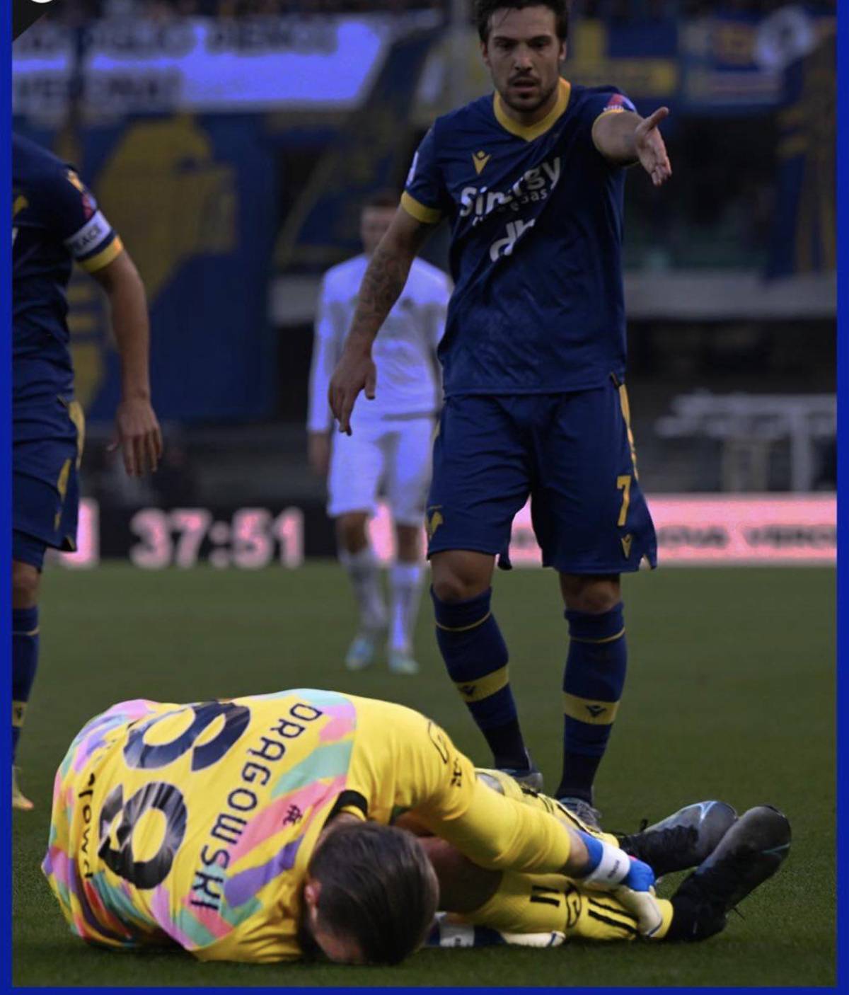 No apto para sensibles: La terrible lesión de tobillo que sufrió jugador de Polonia que se perderá el Mundial de Qatar