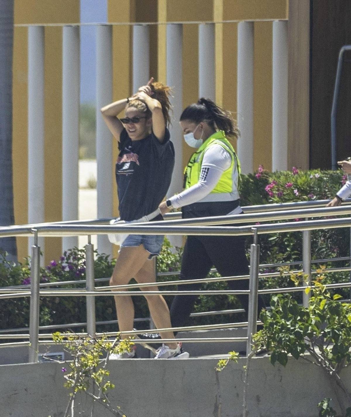 ¿Shakira ya tiene pareja? Las redes explotan luego de dejarse ver en Miami con un ‘enemigo’ de Piqué