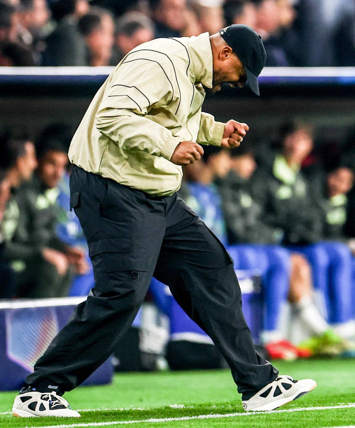 No se vio por TV: Mbappé y su gesto de enfado con la afición, el encapuchado, la jugada de la polémica, ¿y el VAR?