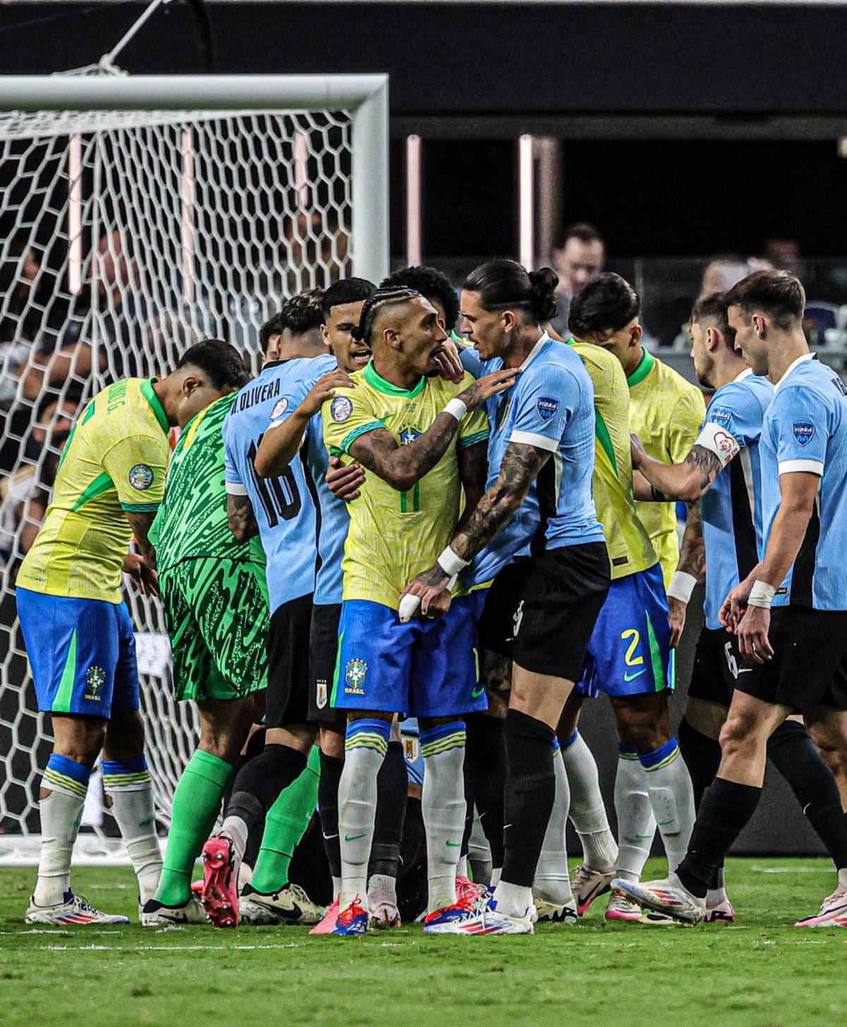 El gran villano de Brasil en la eliminación de Copa América, lágrimas en el festejo de Uruguay y así fue captado Vinicius