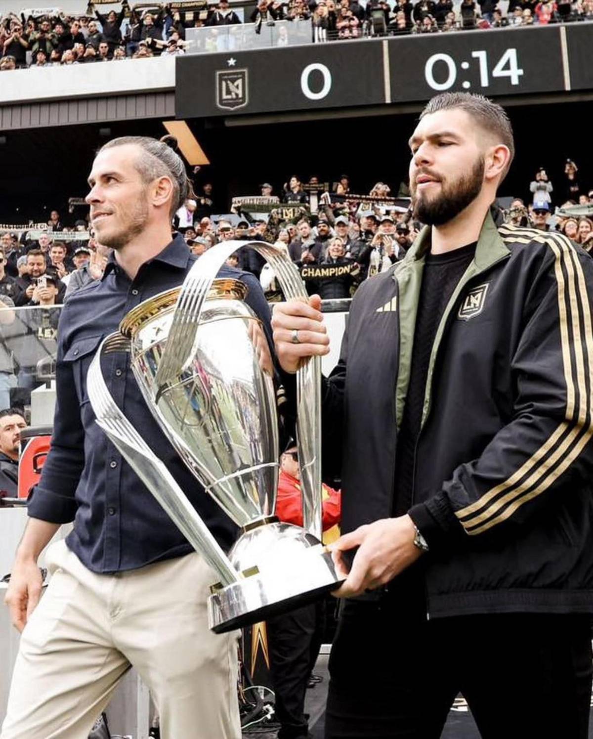 ¡Lujazo del LAFC! Famosos, anillos millonarios y espectacular tifo en estreno de la nueva casa de Denil Maldonado