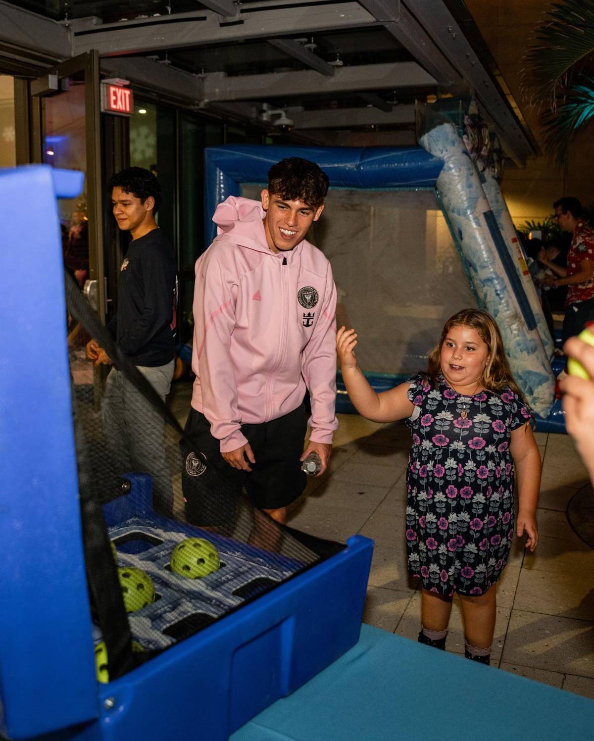 ¿Y Messi? Inter Miami sorprende con regalos a niños en hospital y el hondureño David Ruiz estuvo prensa