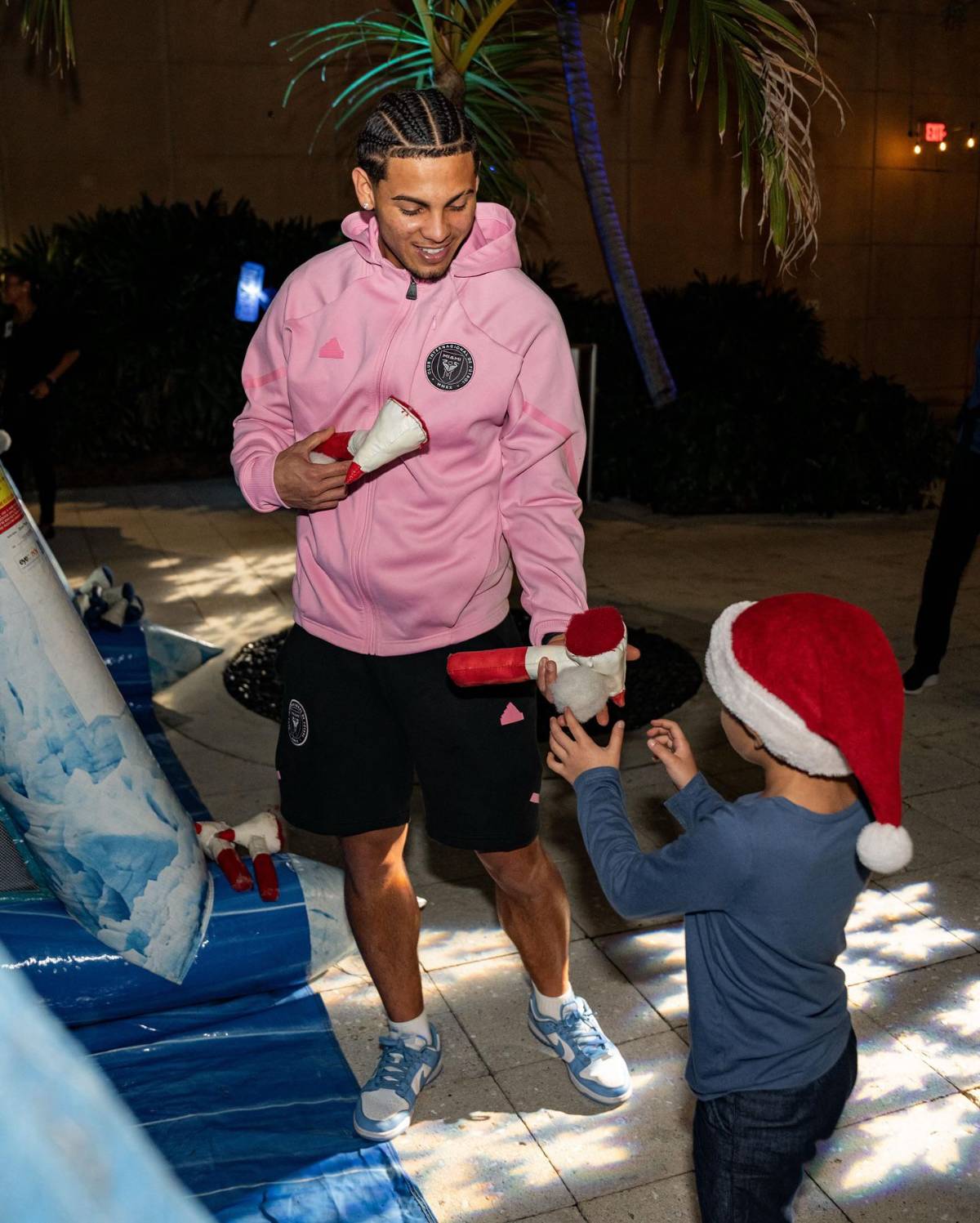 ¿Y Messi? Inter Miami sorprende con regalos a niños en hospital y el hondureño David Ruiz estuvo prensa