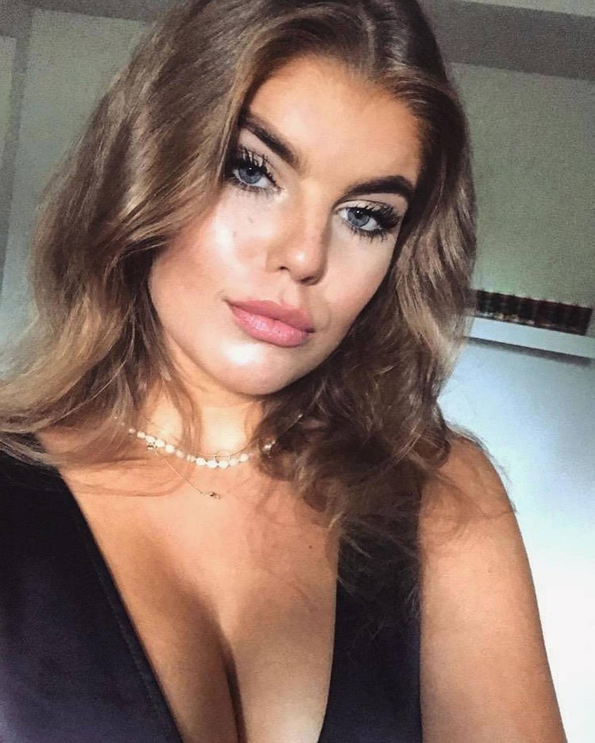 Campeón del mundo impacta con su nueva novia que es 38 años menor; se ha divorciado en cinco ocasiones