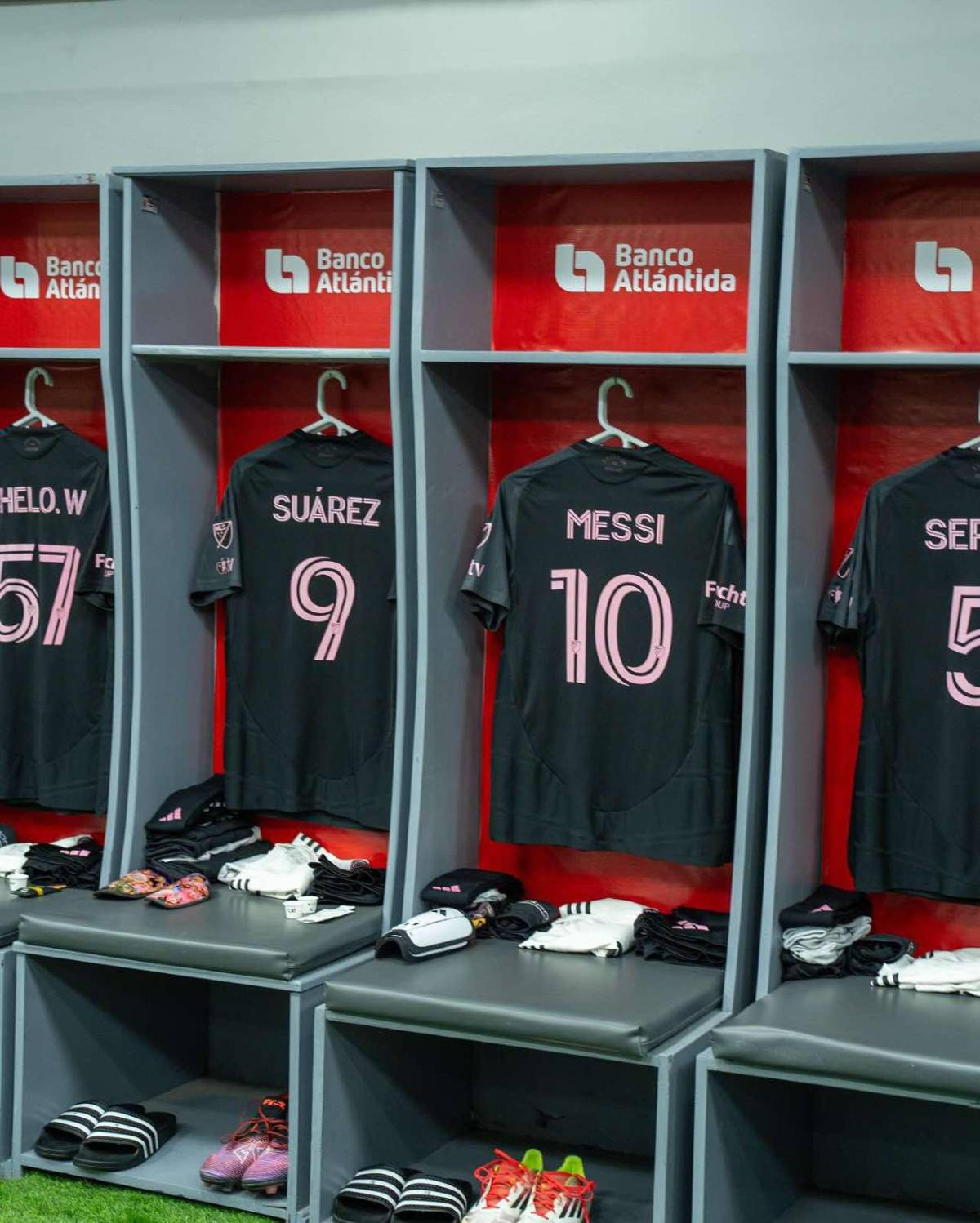 Aficionada logró tomarse la foto de su vida: así fue la llegada de Messi al Olímpico previo al inicio del Inter Miami-Olimpia