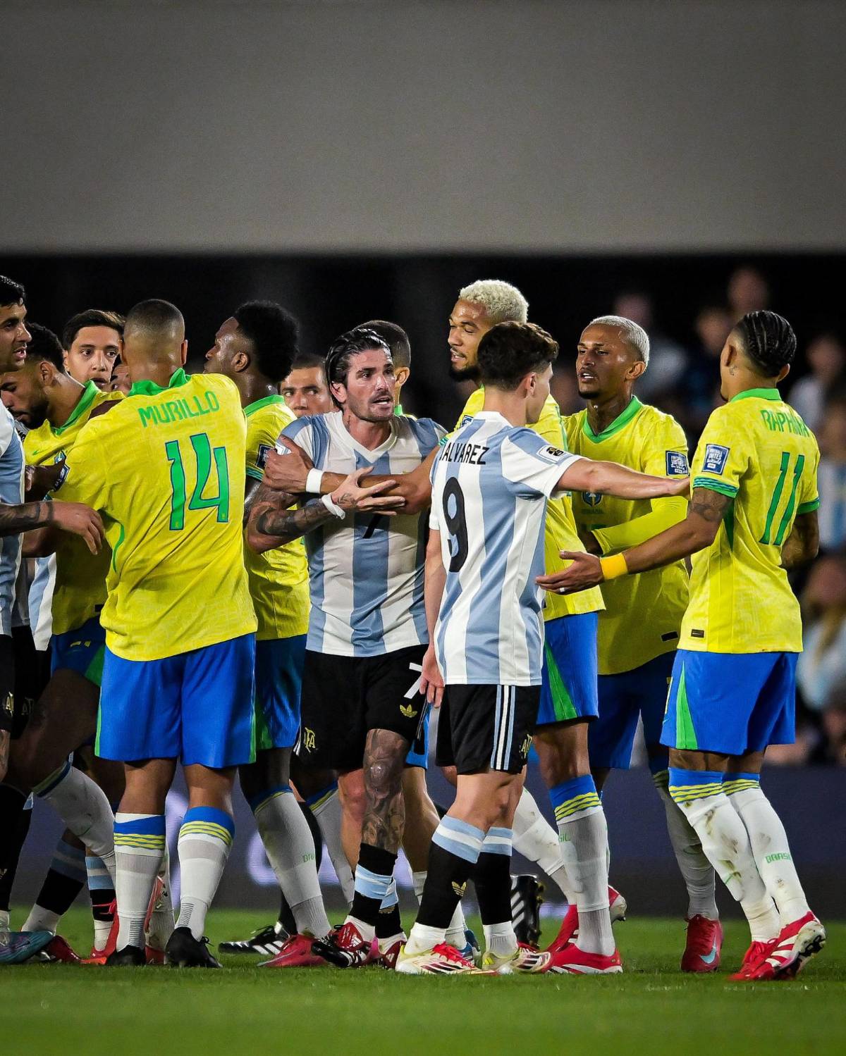 Paredes se burló de Rodrygo en la paliza de Argentina a Brasil, la bronca con Raphinha y Vinicius también se calentó