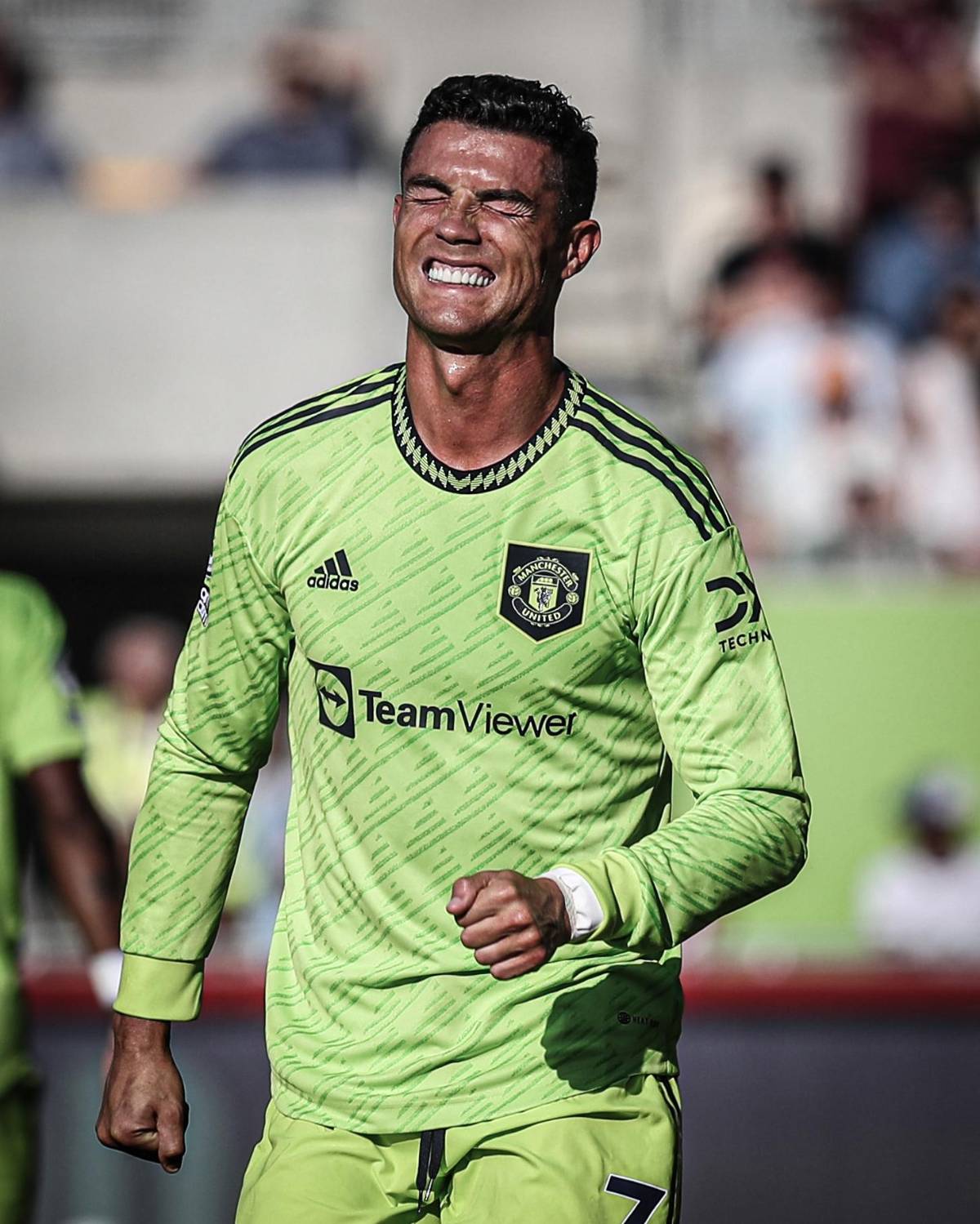 Terrible frustración: Así vivió Cristiano Ronaldo la goleada del Brentford al Manchester United; Bruno Fernandes quiso controlarlo