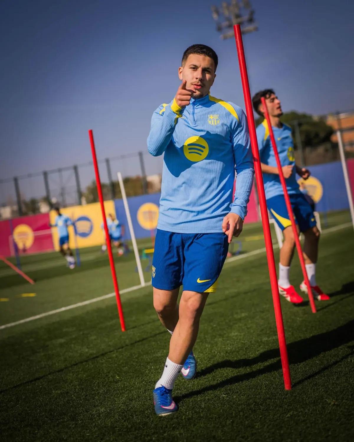 Barcelona lo vende por 25 millones: la primera baja que sufre Hansi Flick para la temporada 2026-27