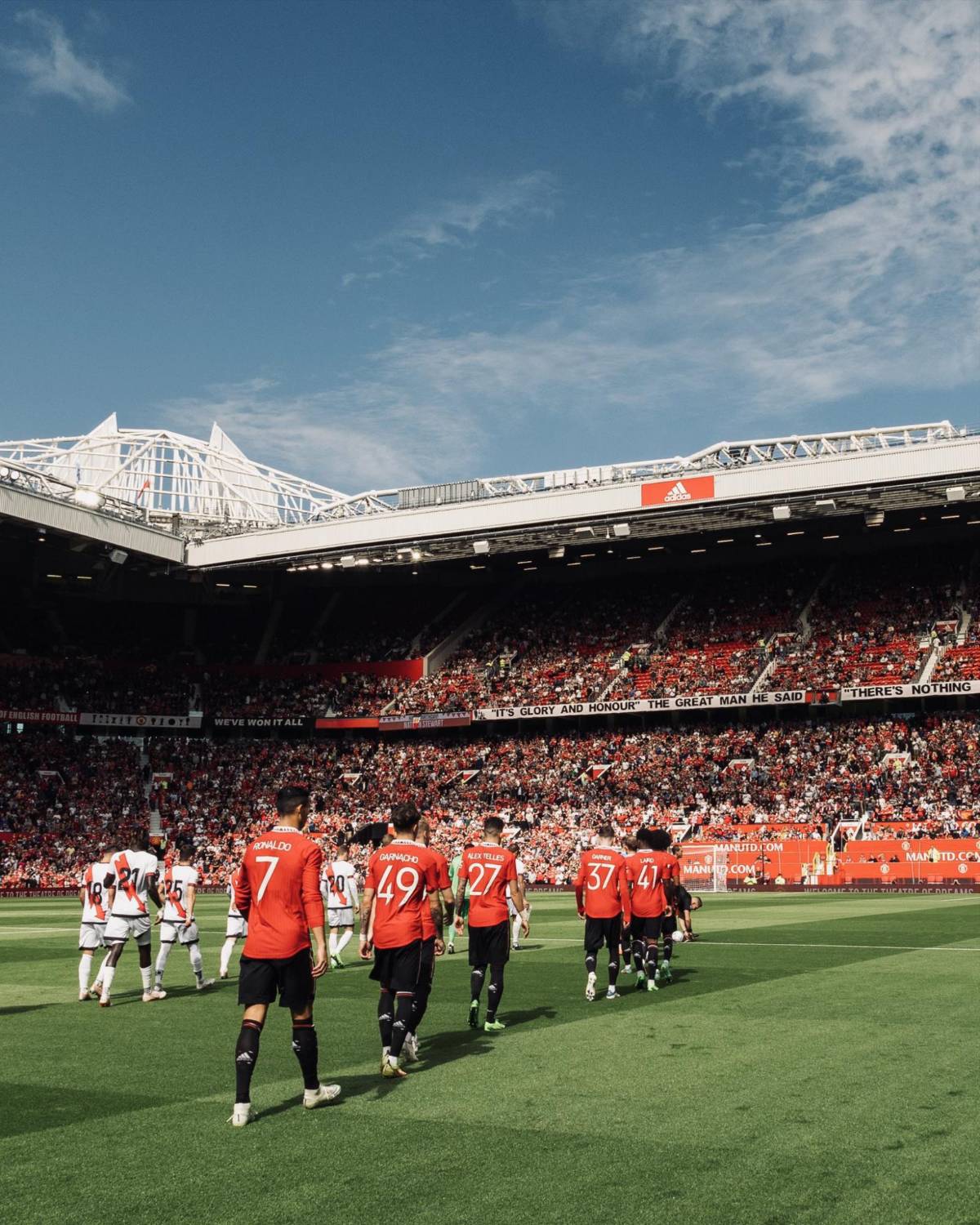Tuvo un tremendo gesto: Así fue el regreso de Cristiano Ronaldo con el Manchester United ¿Se queda?