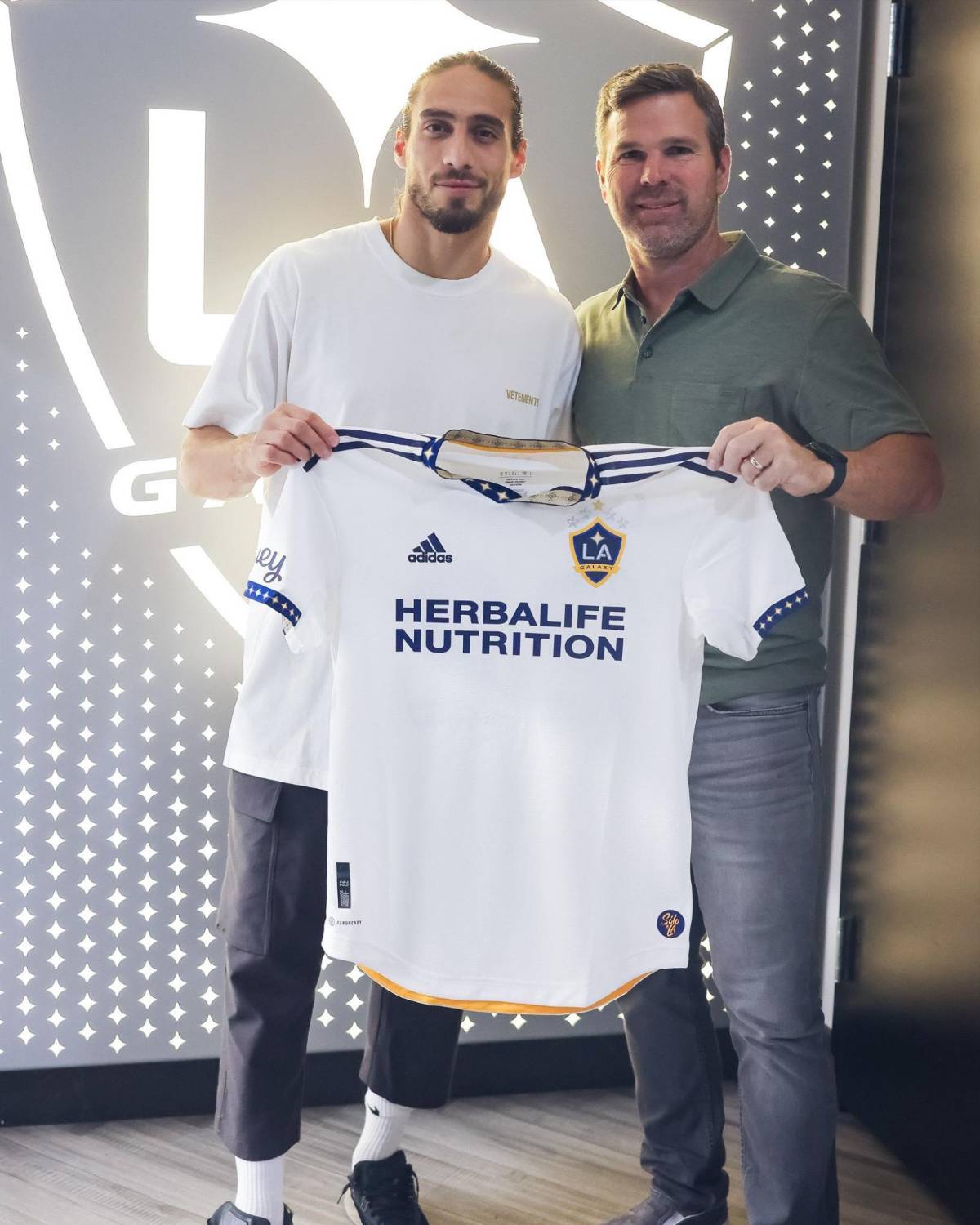 Sorpresa de Cristiano Ronaldo en el mercado de fichajes y Barcelona negocia inesperado refuerzo; brasileño pide públicamente ir al United