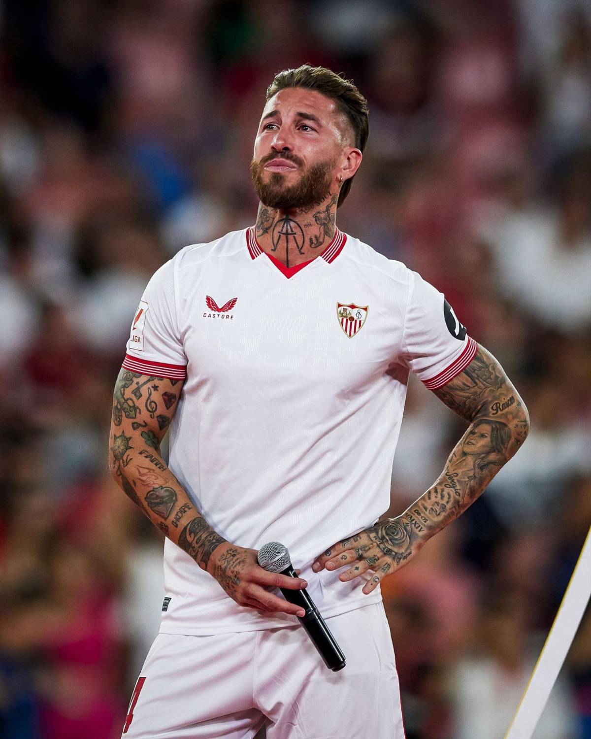 Así fue la emotiva presentación de Sergio Ramos con Sevilla: Sorpresivo mensaje de Modric, motivo de su llanto y Pilar Rubio deslumbra