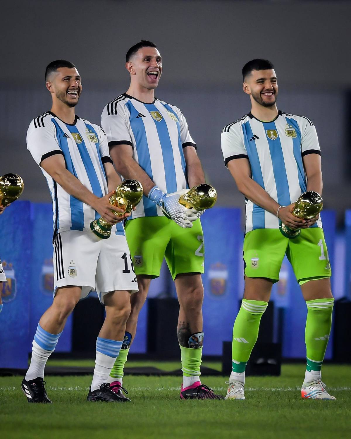 El llanto de Dibu Martínez y periodista de Argentina, dolor de Messi, el insólito juego de Panamá y la caravana en el Monumental