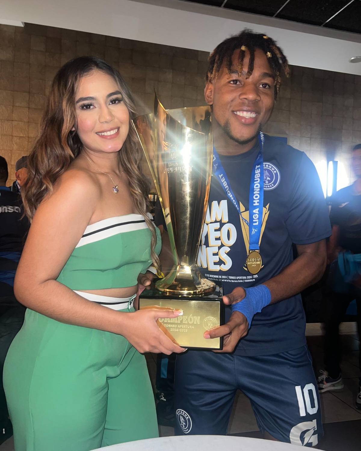 Esposas, novias y familiares, así celebraron los seres más queridos de los futbolistas campeones con Motagua
