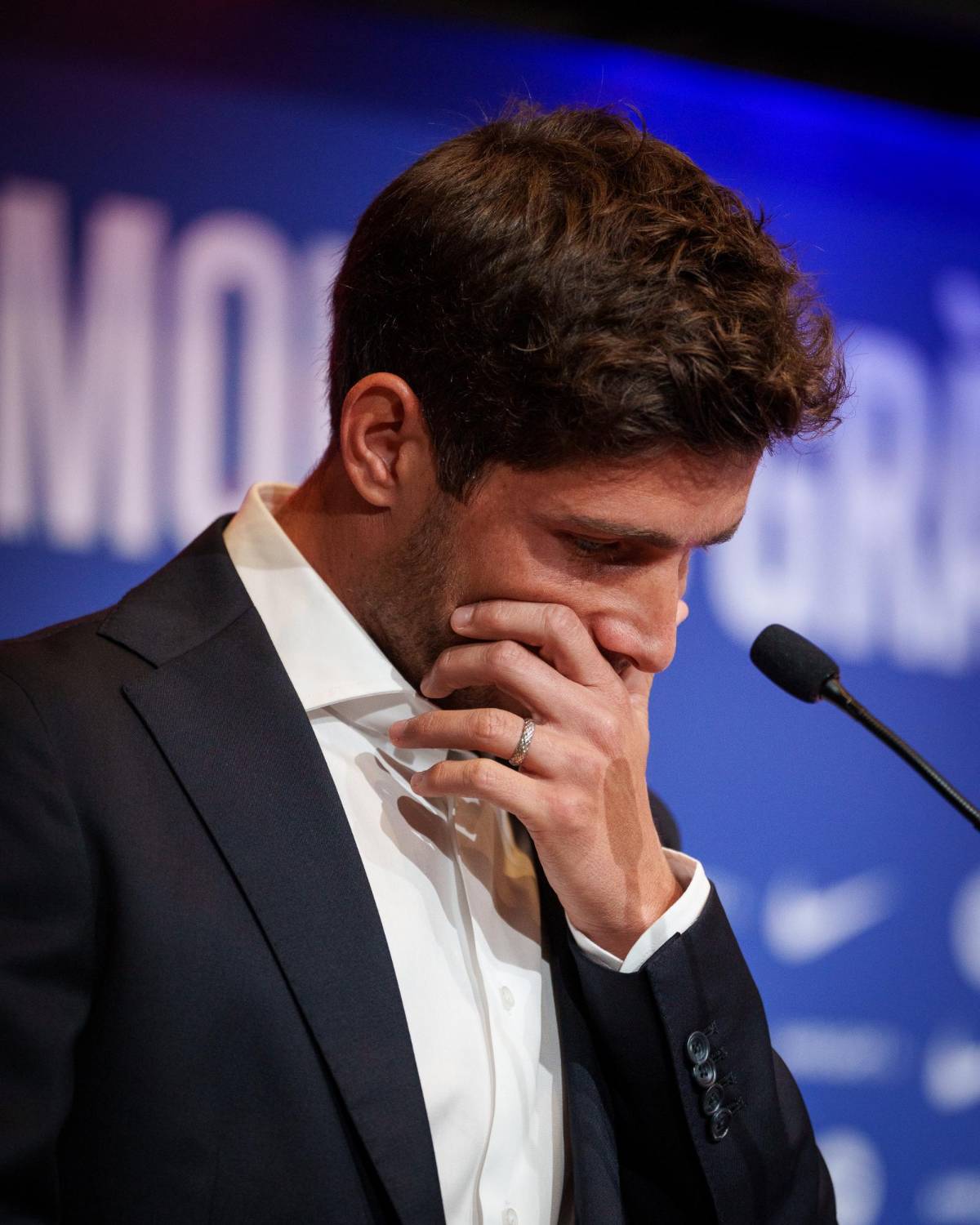 Leyendas del Barcelona se reencuentran en la despedida de Sergi Roberto: “De aquí te tienen que echar...”