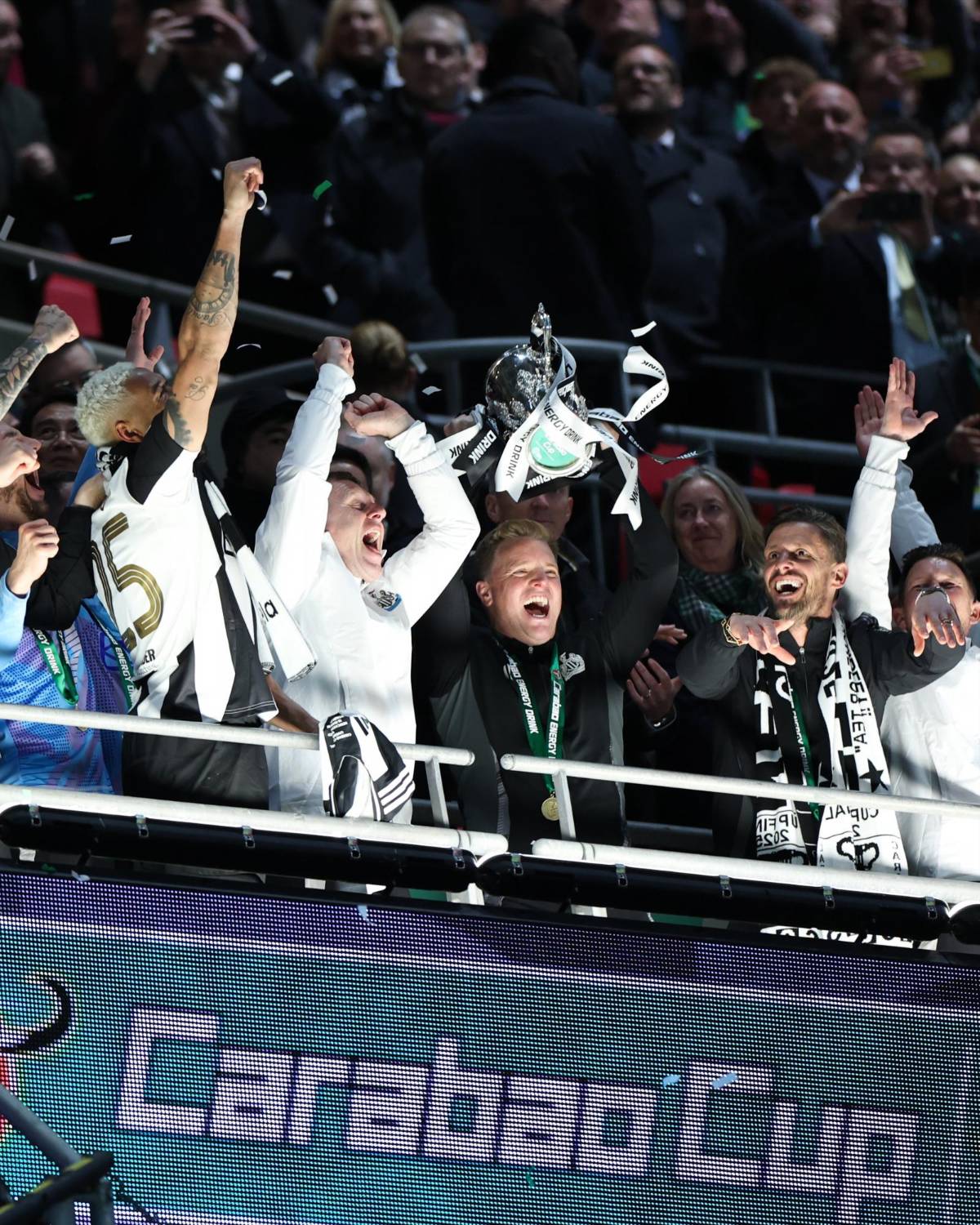 Así se festeja un título después de 70 años: los héroes del Newcastle y jugadores del Liverpool destrozados