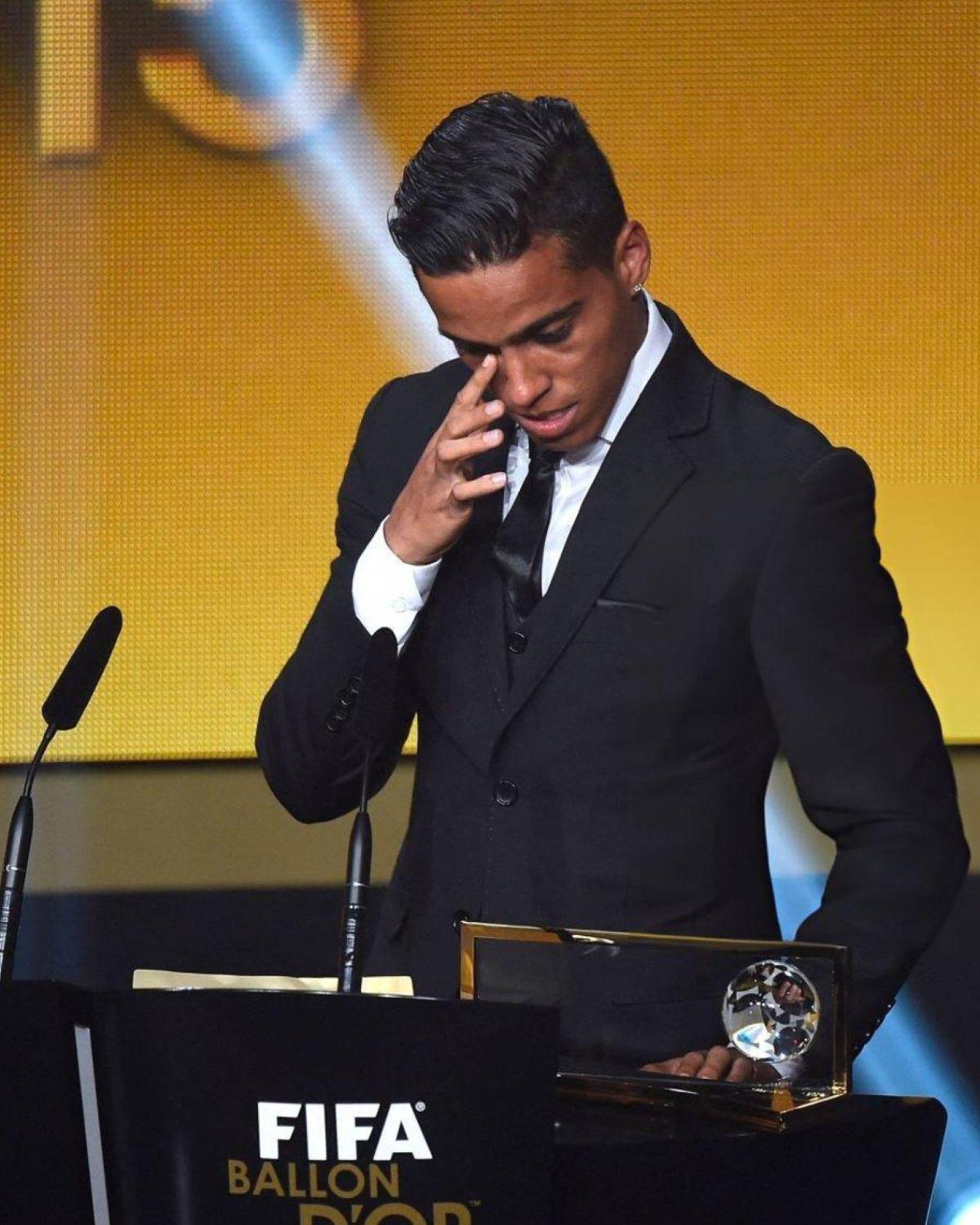 Le ganó un prestigioso premio a Messi y quiere venderlo para poner este particular negocio: “Ya estoy en la historia”