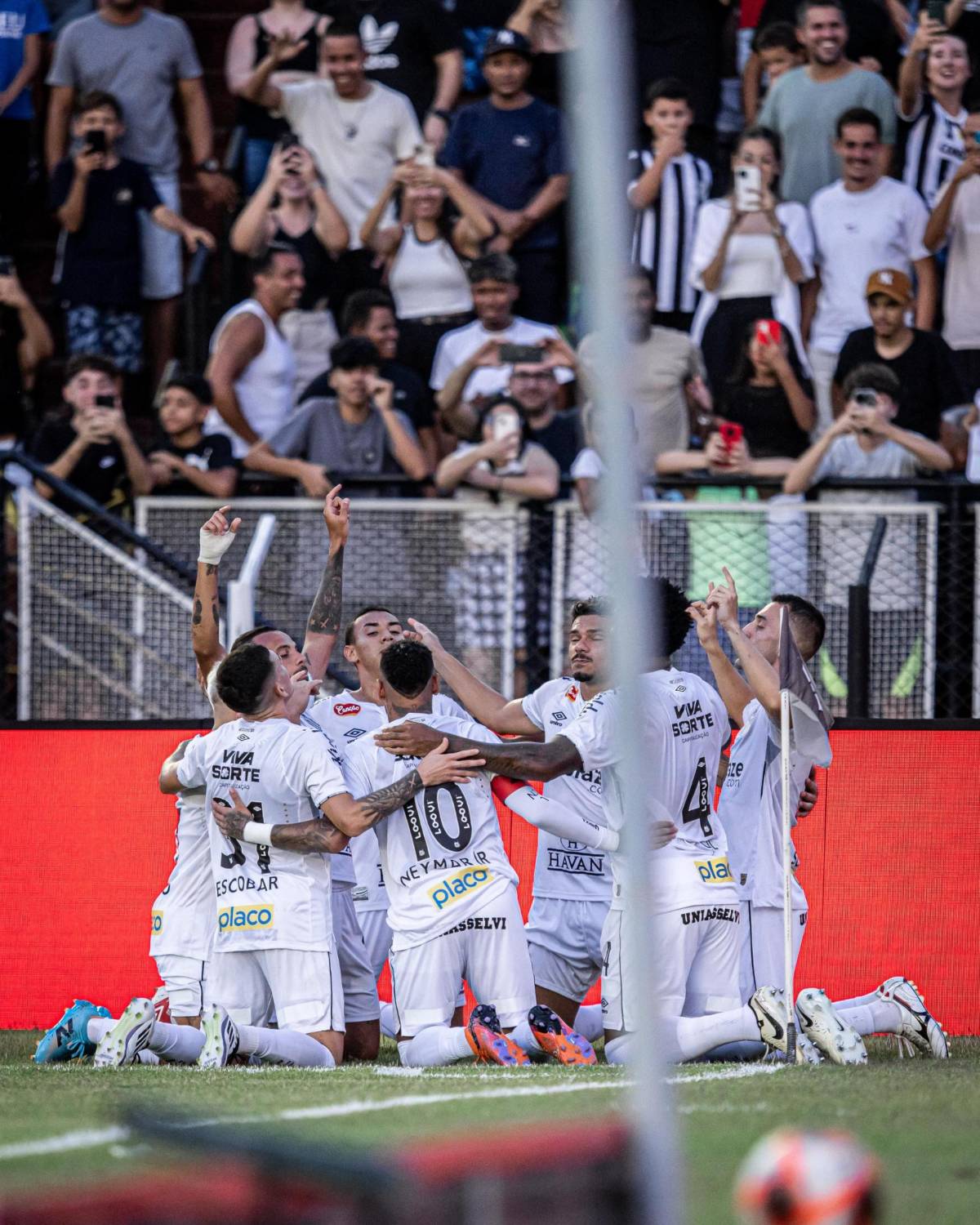 El show de Neymar con el Santos de Brasil: golazo olímpico, asistencias y festejó como Cristiano Ronaldo