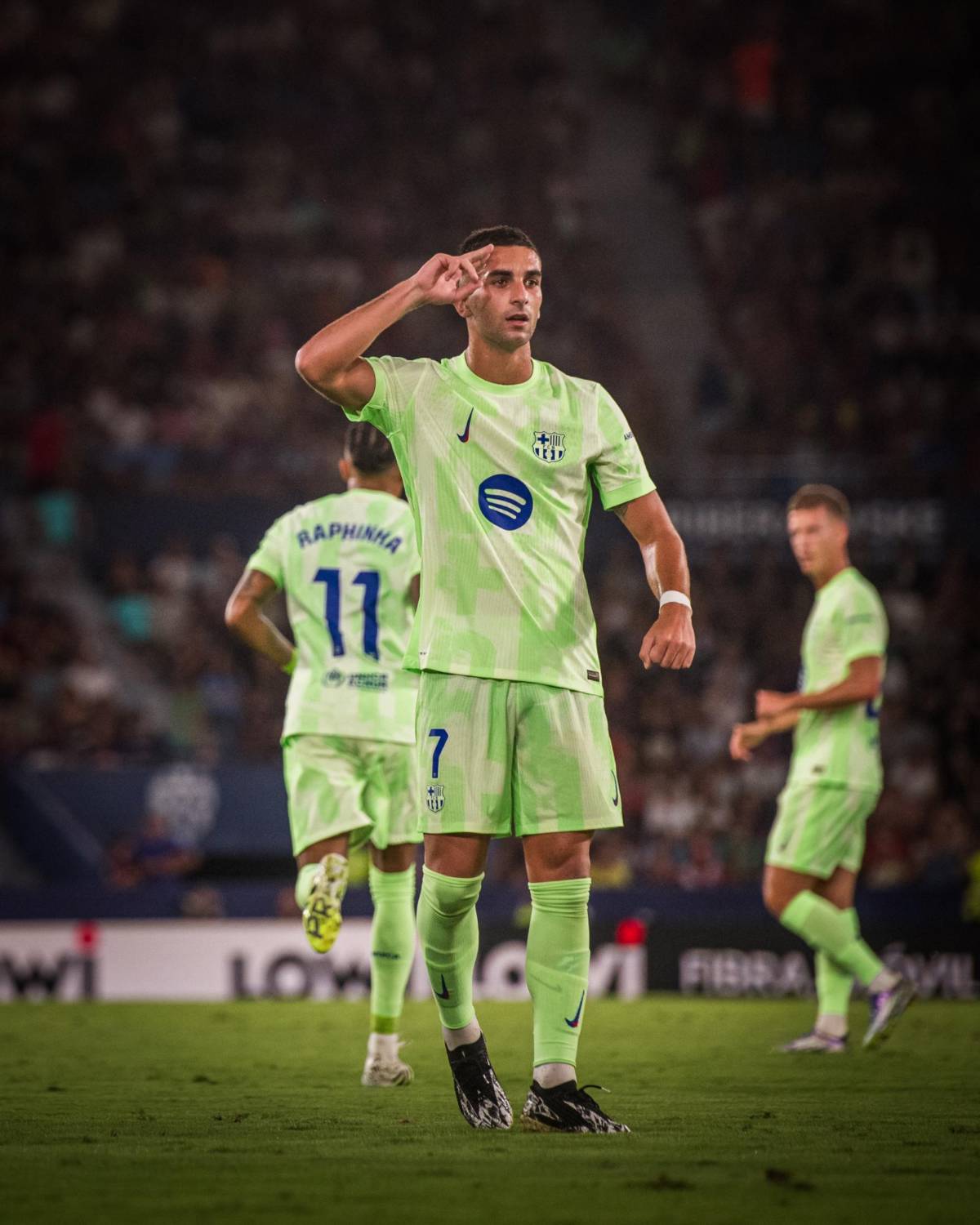 El polémico penal que indignó al Barcelona y Pedri lidera la remontada; Flick lo puso de titular y acaba con los rumores