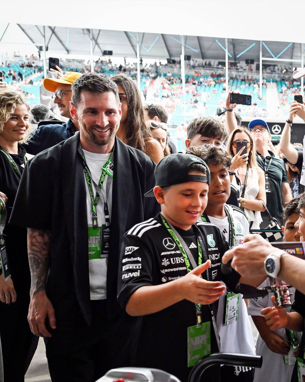 Messi asistió por primera vez al GP de la Fórmula 1: así llegó con Antonela al evento en Miami y acaparó todos los lentes