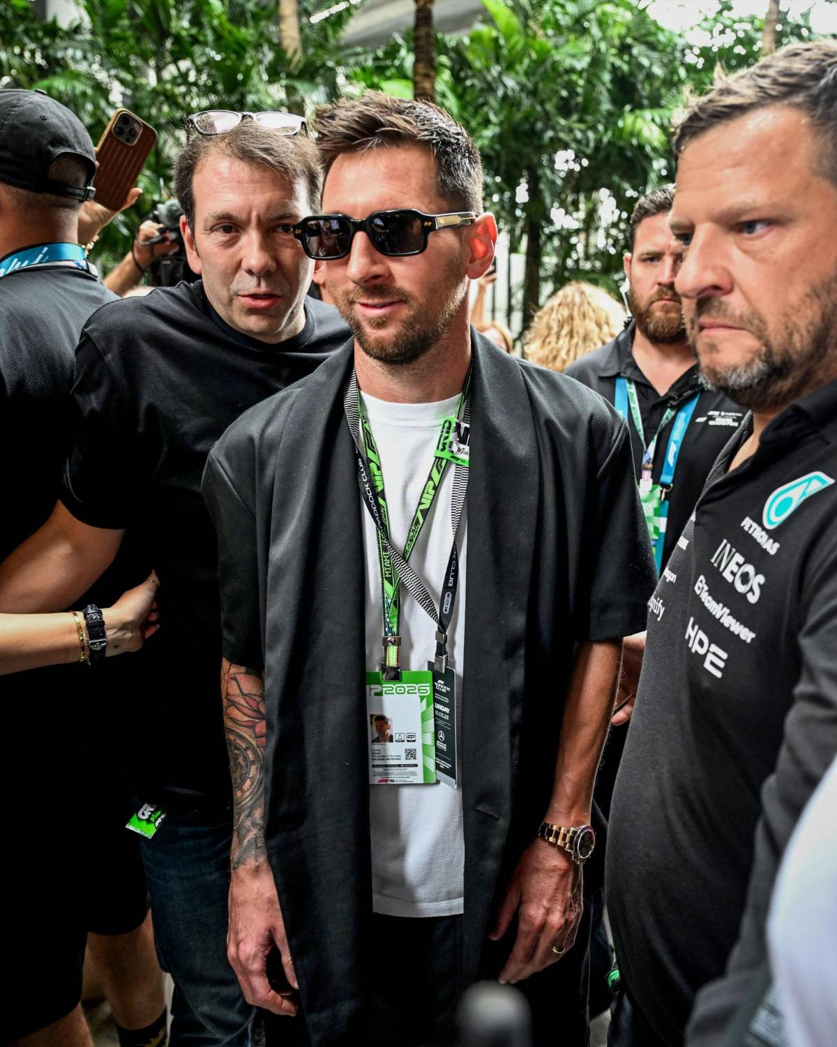Messi asistió por primera vez al GP de la Fórmula 1: así llegó con Antonela al evento en Miami y acaparó todos los lentes