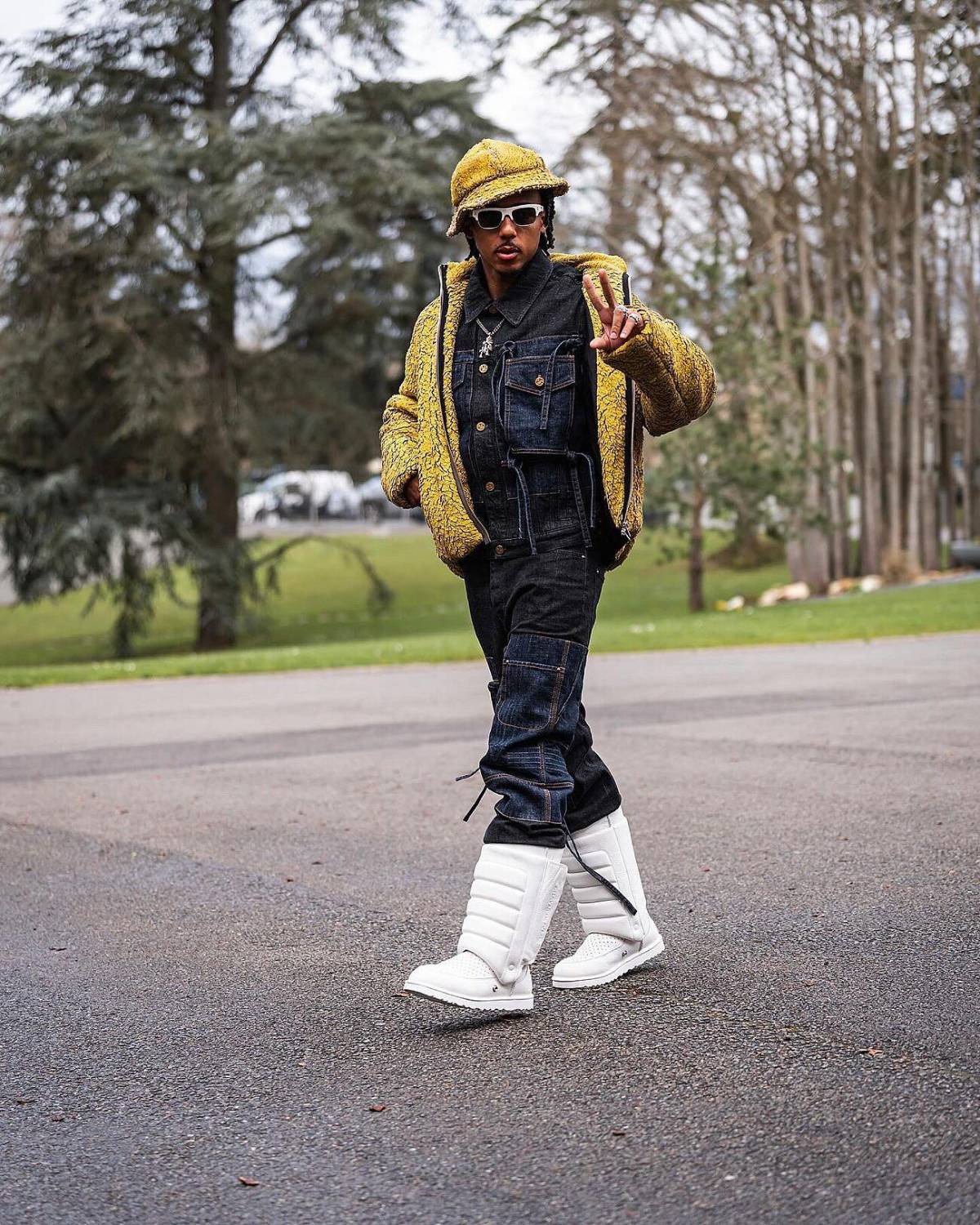 Koundé llegó con una falda a la concentración de Francia: “Me encanta buscarme a mí mismo”